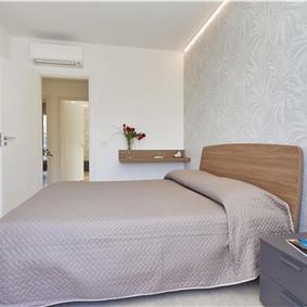 3 bedroom villa with infinity pool, jacuzzi & sauna, Castellammare del Golfo, sleeps 6